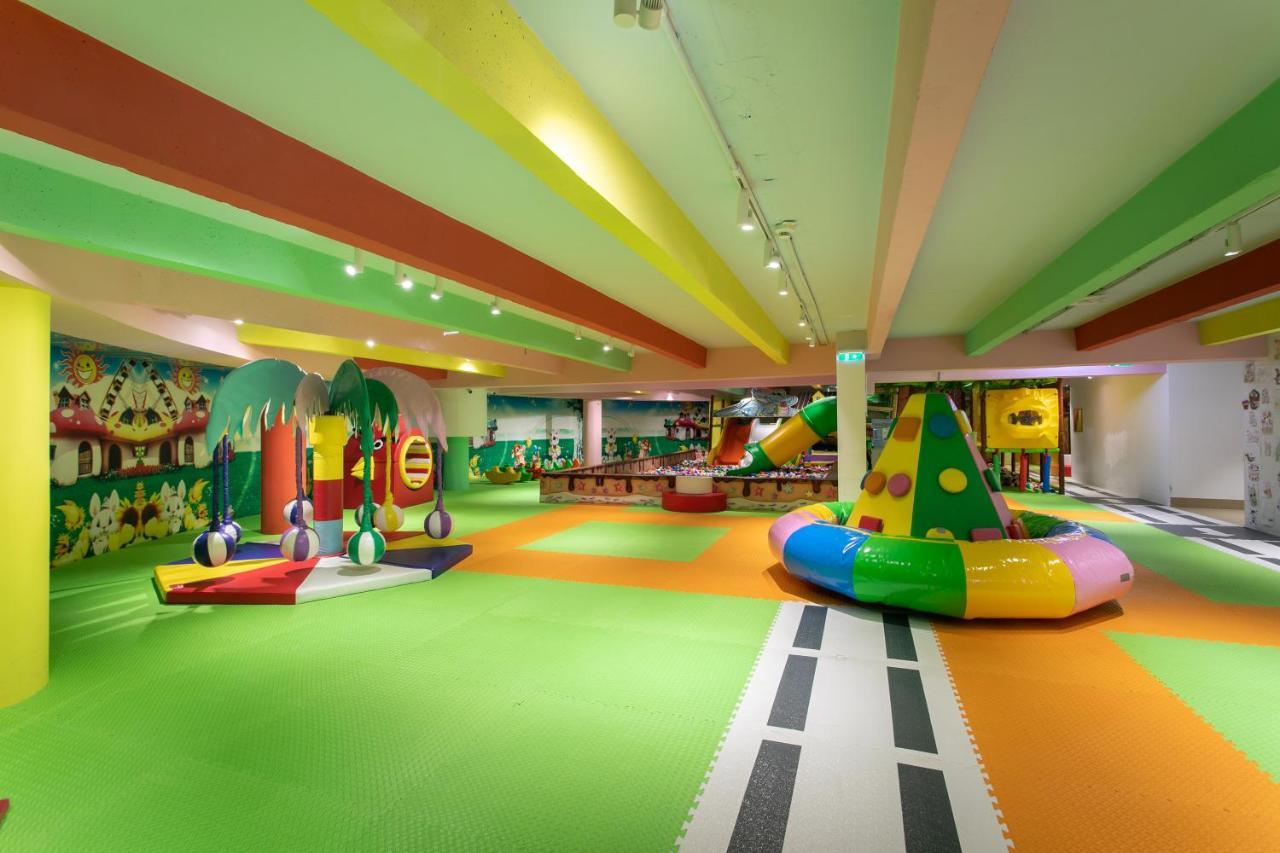 A Hoteli - Grand&Sky Hotel Tornik Zlatibor Exterior photo The indoor playground